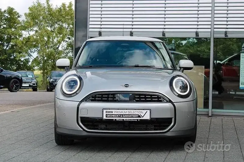Usata Mini Cooper Classic 114 kW (156 CV) 2025 Grigio Utilitaria
