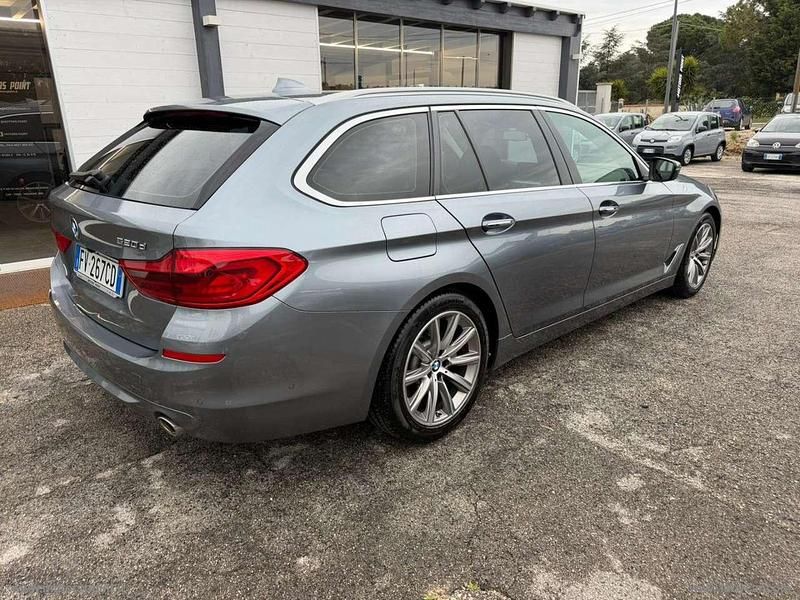 Usata BMW 520 Sport Line 190 CV (139 kW) 2019 Grigio Station wagon