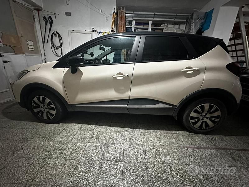 Usata Renault Captur 90 CV (66 kW) 2018 Giallo SUV