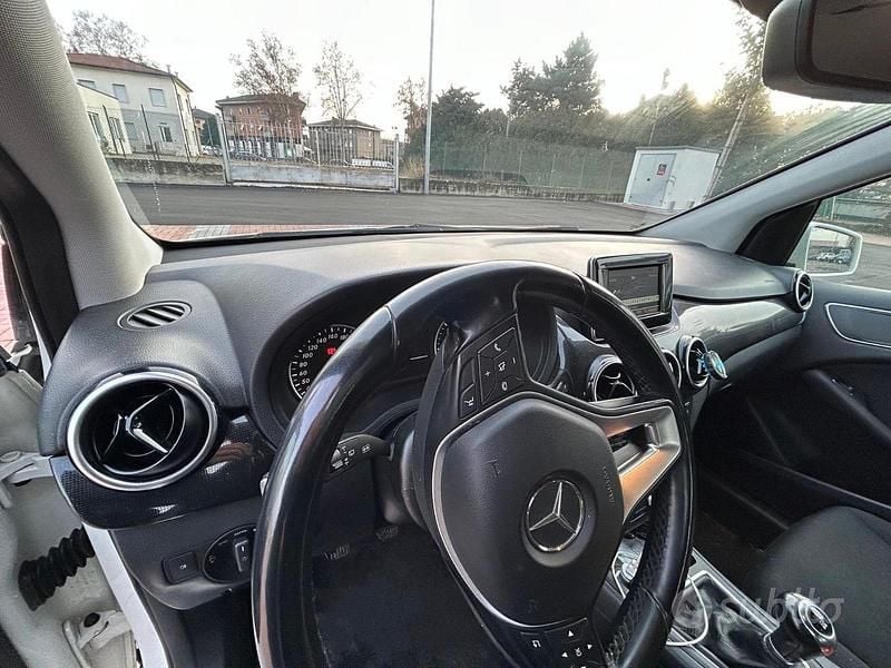Bianco Usata 2013 Mercedes B180 Monovolume | 6500 € - Immagine 1/4