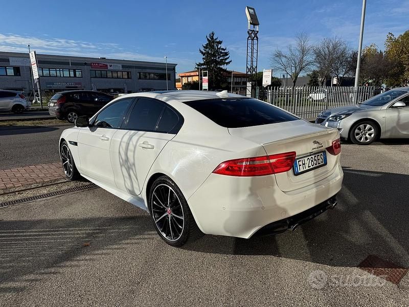 Usata Jaguar XE R-Sport 179 CV (131 kW) 2017 Bianco Berlina