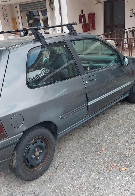 Usata Renault Clio 58 CV (42 kW) 1992 Utilitaria