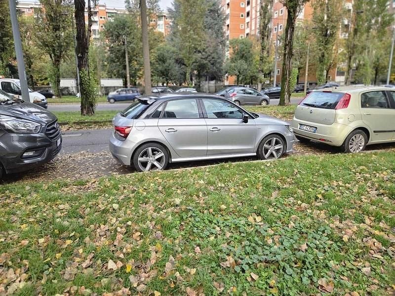 Usata 2018 Audi A1 Sportback Ambiente Due volumi | 15.000 € (Buon prezzo) - Immagine 1/4