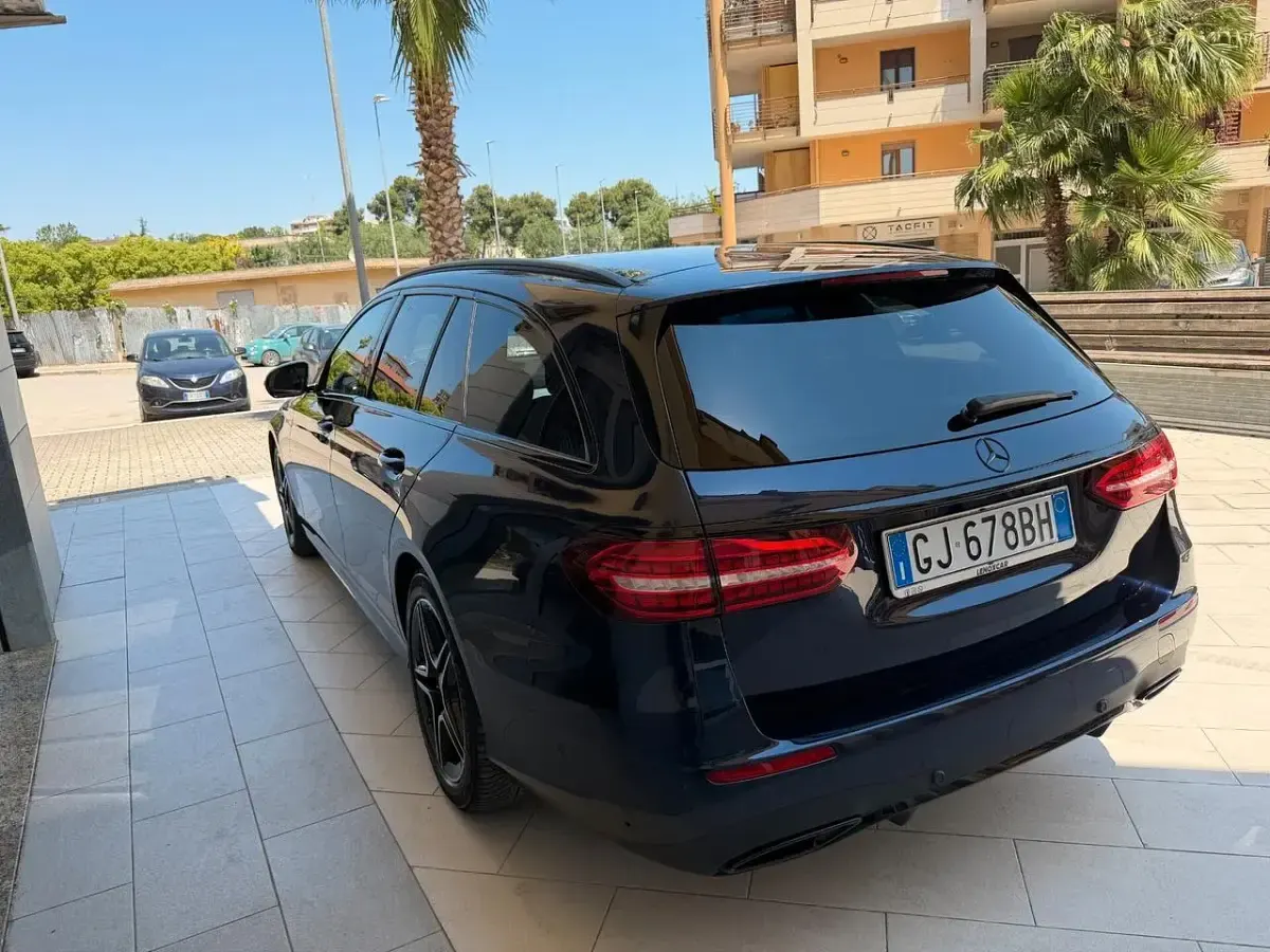 Usata Mercedes E300 Premium Plus 265 CV (194 kW) 2022 Blu Station wagon