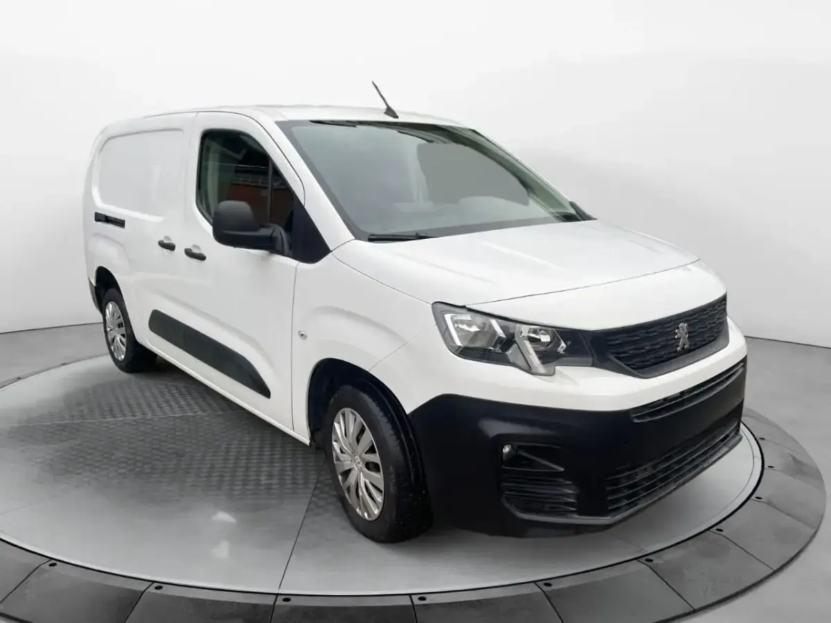 Usata Peugeot Rifter Active 102 CV (75 kW) 2021 Bianco Monovolume
