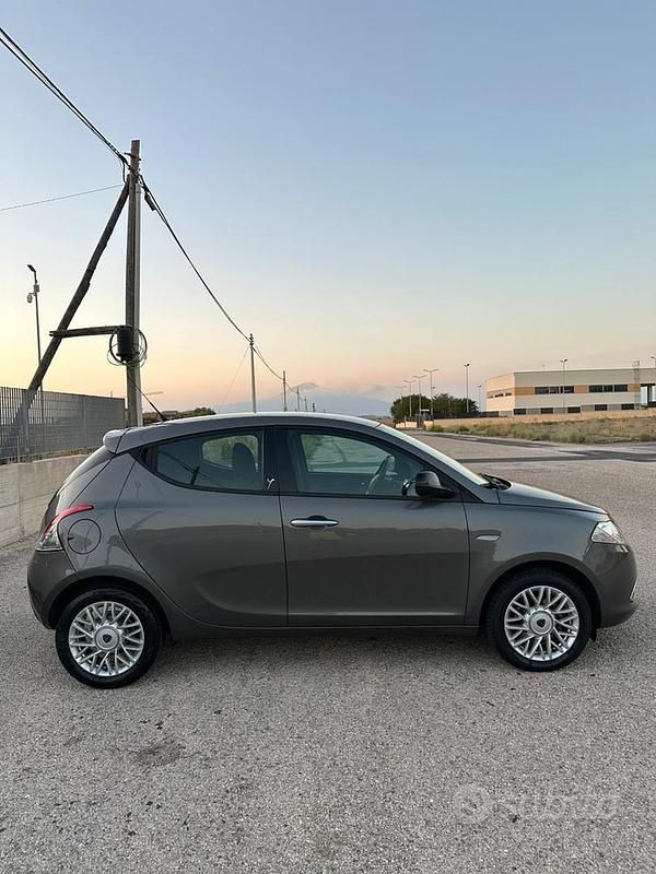 Usata Lancia Ypsilon Gold 95 CV (69 kW) 2017 Utilitaria