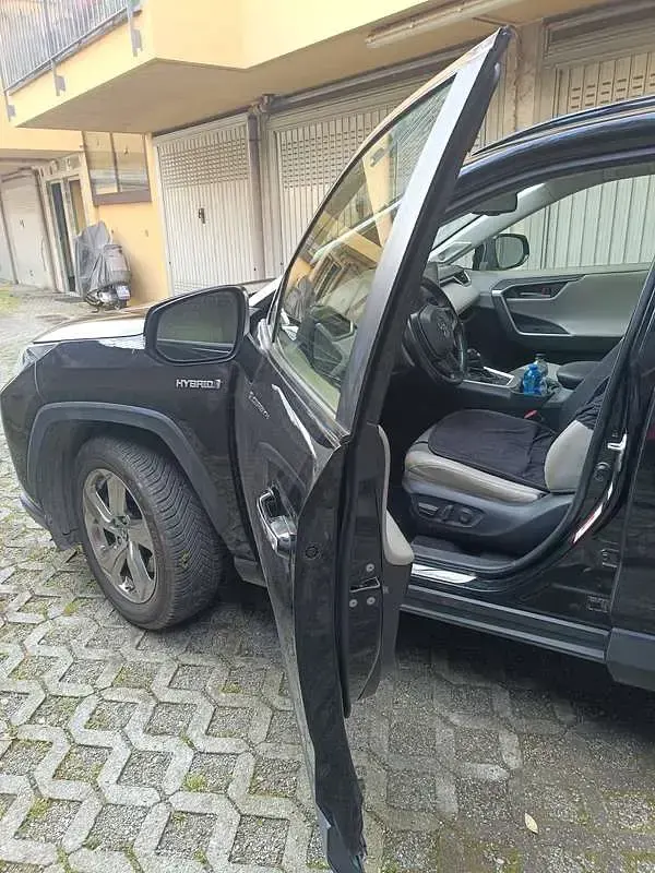 Usata Toyota RAV4 Hybrid Lounge 178 CV (130 kW) 2020 Nero SUV