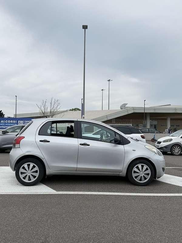 Usado Toyota Yaris 75 CV (55 kW) 2010 Utilitario