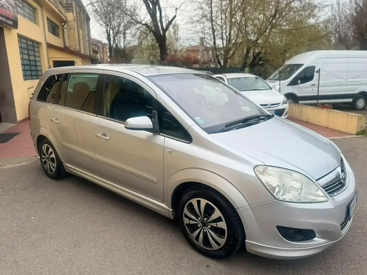 Usata Opel Zafira 115 CV (84 kW) 2009 Grigio Monovolume
