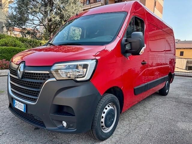 Usata Renault Master 136 CV (100 kW) 2023 Rosso Monovolume