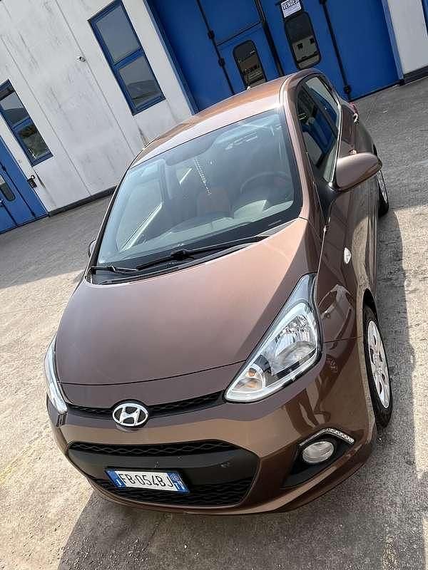 Usata Hyundai i10 Style 67 CV (49 kW) 2014 Marrone Utilitaria