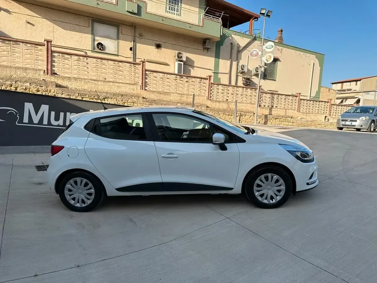 Usata Renault Clio Business 74 CV (54 kW) 2019 Bianco Utilitaria