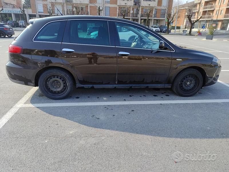 Usata Fiat Croma Emotion 150 CV (110 kW) 2009 Marrone Station wagon