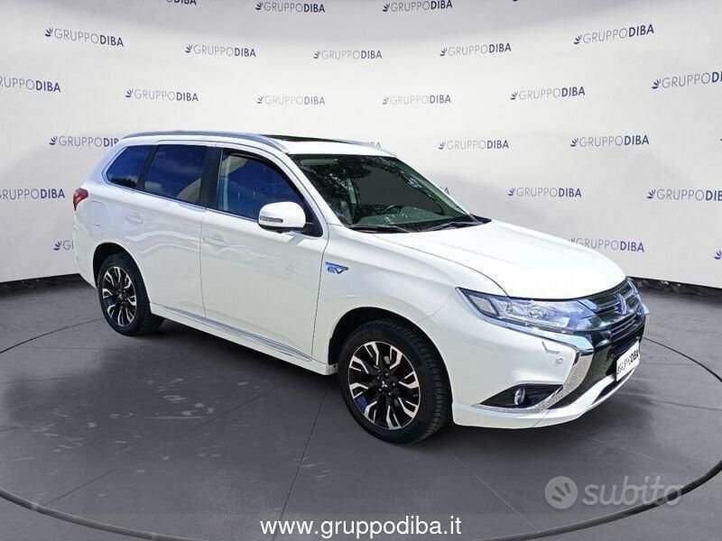 Bianco Usata 2018 Mitsubishi Outlander P-HEV Instyle SUV | 17.990 € - Immagine 1/4