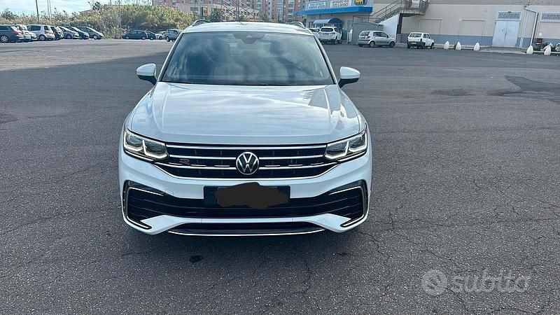 Usata VW Tiguan R-line 150 CV (110 kW) 2023 Bianco SUV