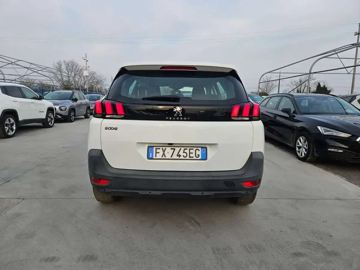 Usata Peugeot 5008 Business-Line 131 CV (96 kW) 2019 Bianco SUV