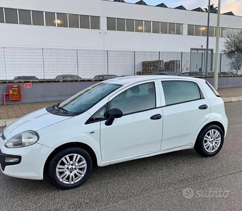 Usata Fiat Punto Evo Dynamic 75 CV (55 kW) 2011 Bianco Utilitaria