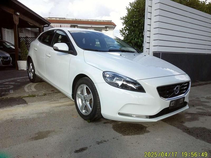 Usata Volvo V40 Momentum 120 CV (88 kW) 2016 Bianco Station wagon