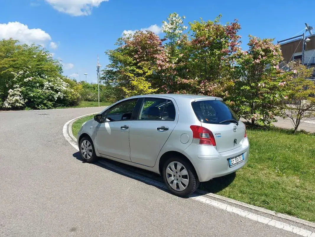 Usata Toyota Yaris 90 CV (66 kW) 2010 Utilitaria