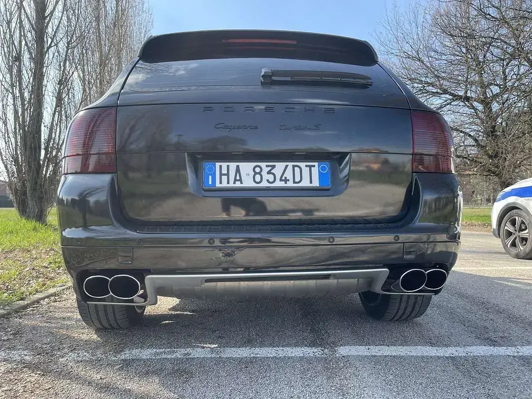 Usata Porsche Cayenne Turbo S Performance Package 500 CV (367 kW) 2005 Nero SUV