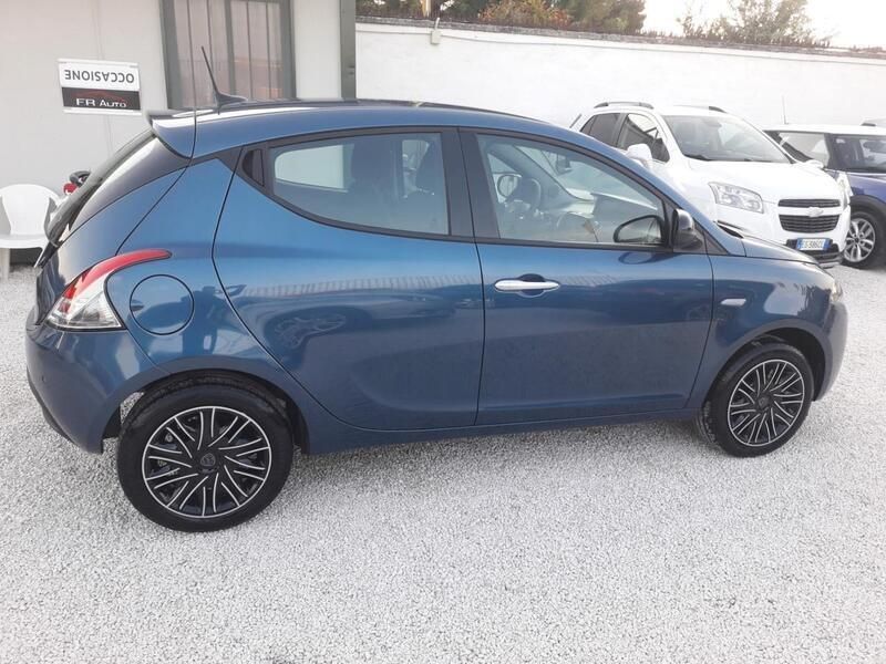 Usata Lancia Ypsilon 69 CV (50 kW) 2023 Blu Utilitaria