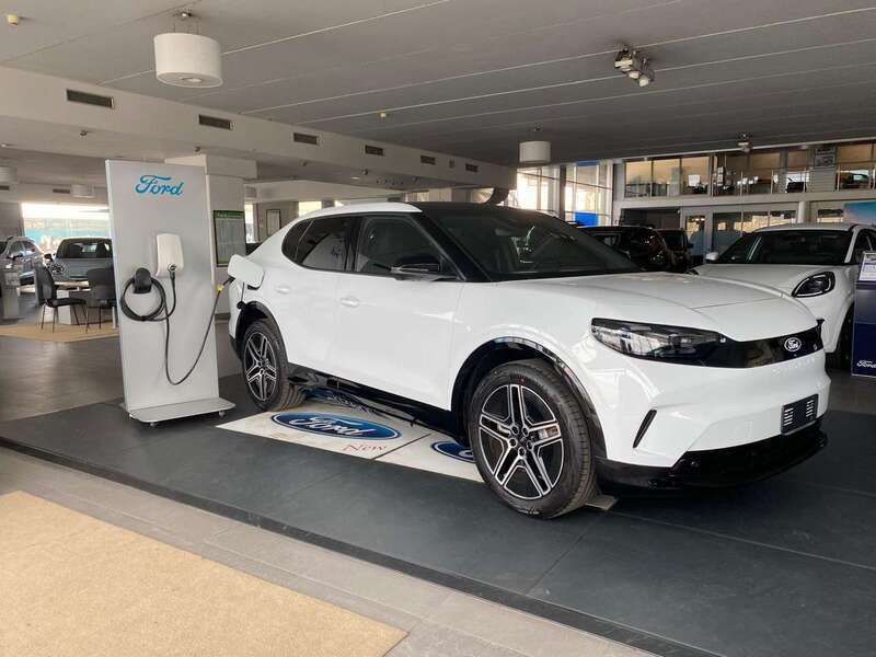 Usata Ford Capri Extended Range 210 kW (286 CV) 2024 Bianco SUV