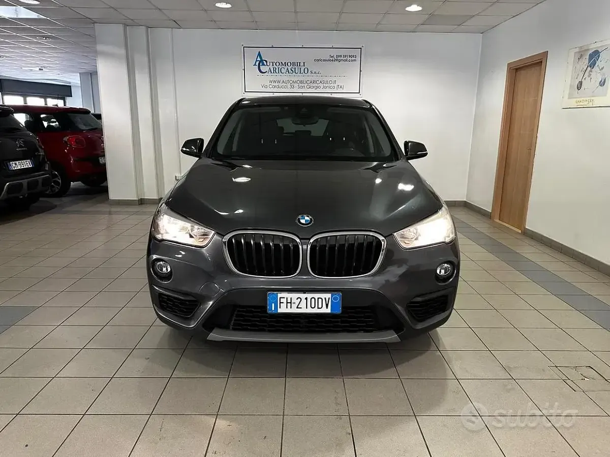 Usata BMW X1 Advantage 150 CV (110 kW) 2017 Grigio scuro metallizzato SUV