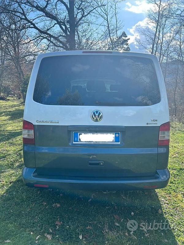 Begagnad VW Caravelle 131 HK (96 kW) 2006 Blå Van