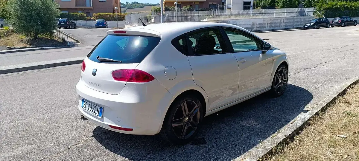Usata Seat Leon Reference 105 CV (77 kW) 2010 Bianco Utilitaria