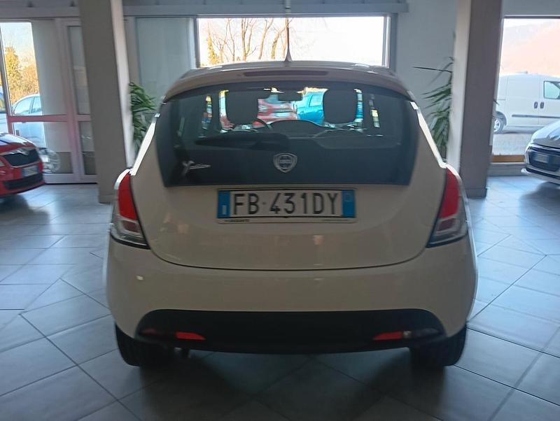 Usata Lancia Ypsilon Gold 69 CV (50 kW) 2015 Bianco Utilitaria