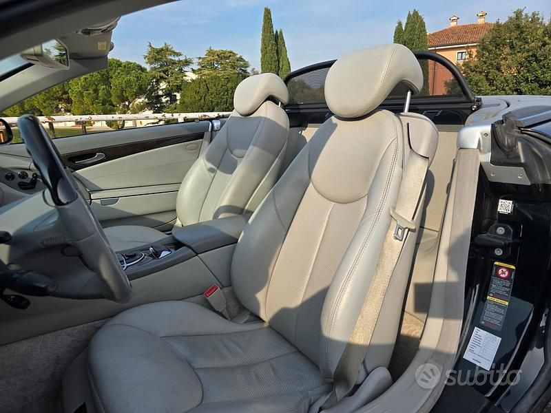 Usata Mercedes SL350 245 CV (180 kW) 2003 Nero Cabrio