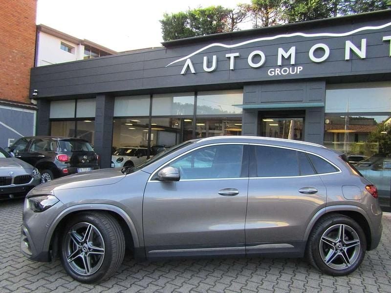 Usata Mercedes GLA200 AMG line 150 CV (110 kW) 2024 Grigio montagna SUV