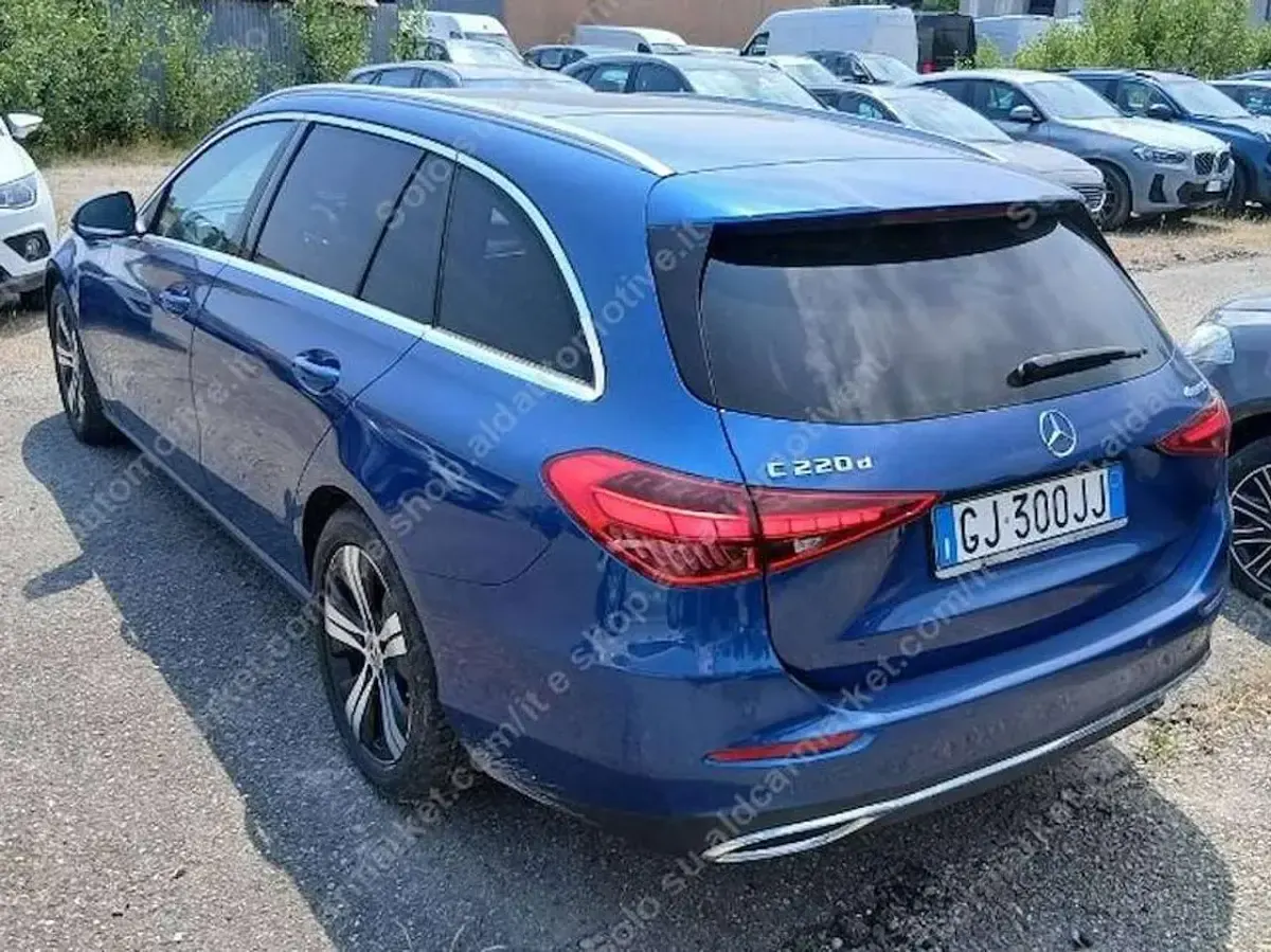 Usata Mercedes C220 200 CV (147 kW) 2022 Blu spettrale metallizzato Station wagon