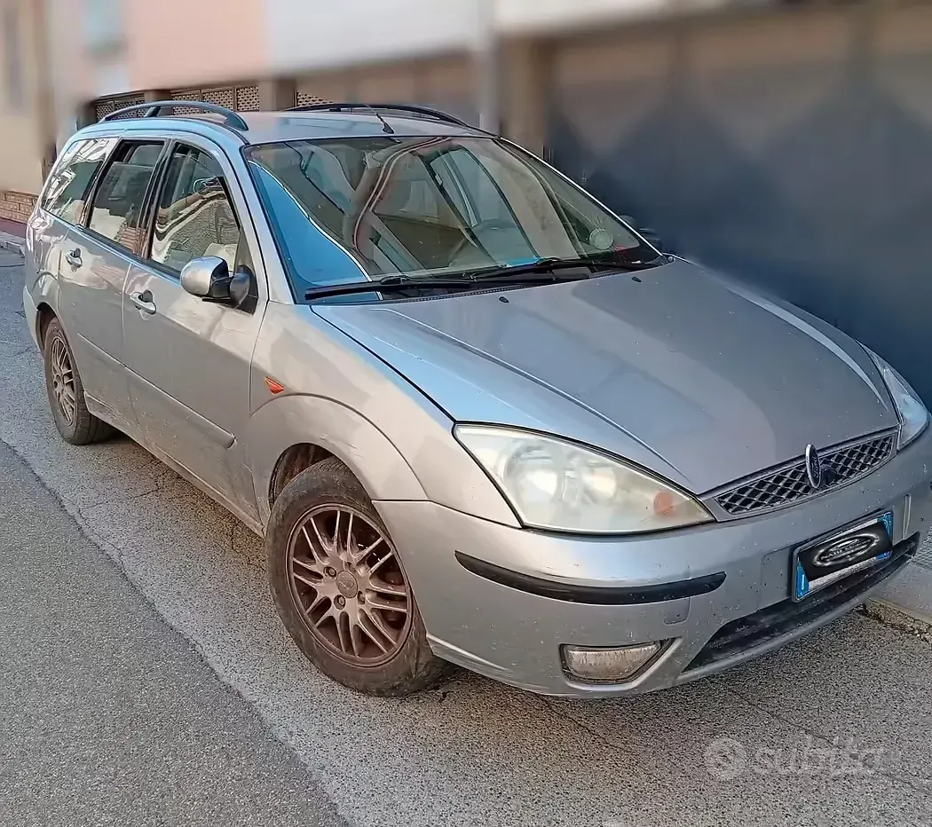 Usata Ford Focus Ghia 116 CV (85 kW) 2003 Grigio Station wagon