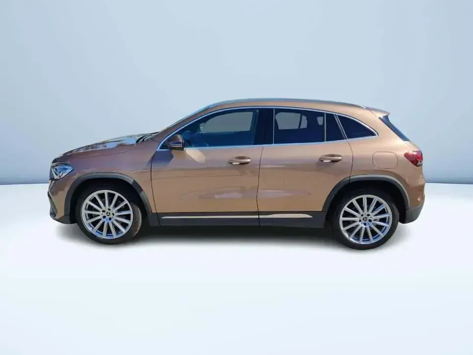 Usata Mercedes GLA200 Premium 150 CV (110 kW) 2022 Oro SUV