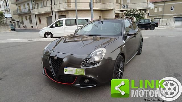 Grigio(met.) Usata 2014 Alfa Romeo Giulietta Quadrifoglio Due volumi | 13.500 € (Buon prezzo) - Immagine 1/4
