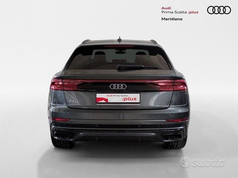 Usata Audi Q8 Ambiente 231 CV (169 kW) 2020 Grigio daytona perla SUV