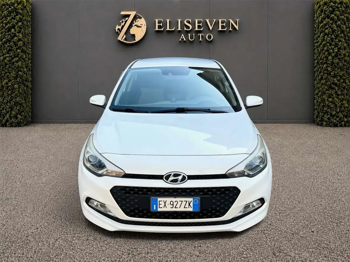 Usata Hyundai i20 Style 84 CV (61 kW) 2015 Bianco Utilitaria