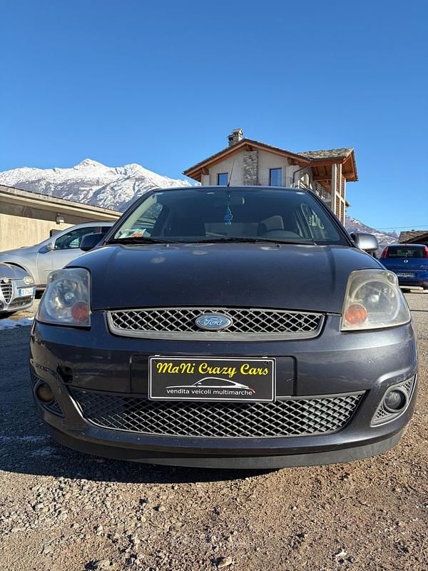Usata Ford Fiesta Ghia 68 CV (50 kW) 2007 Grigio Berlina