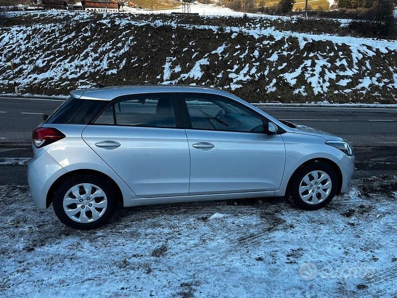 Usata Hyundai i20 85 CV (62 kW) 2017 Grigio Utilitaria