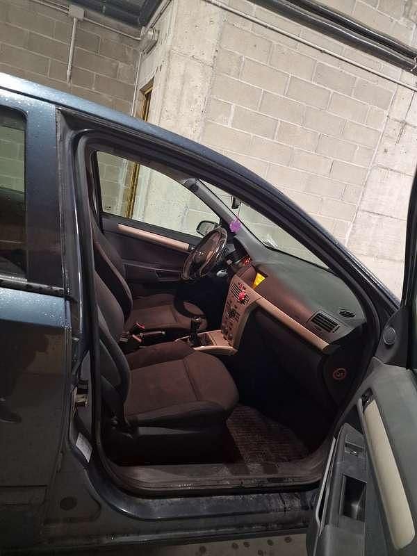 Usata Opel Astra Enjoy 101 CV (74 kW) 2008 Grigio Berlina