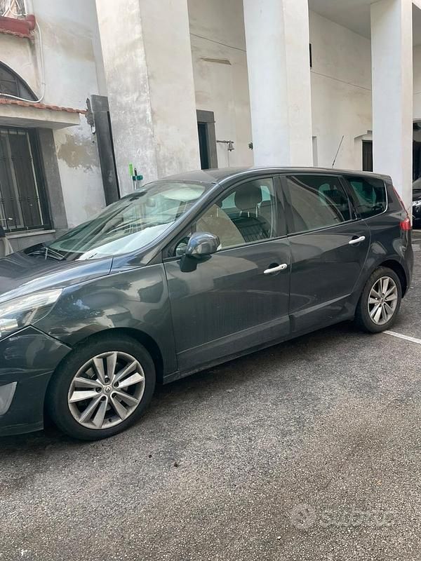 Usata Renault Scénic III 130 CV (95 kW) 2010 Grigio Monovolume