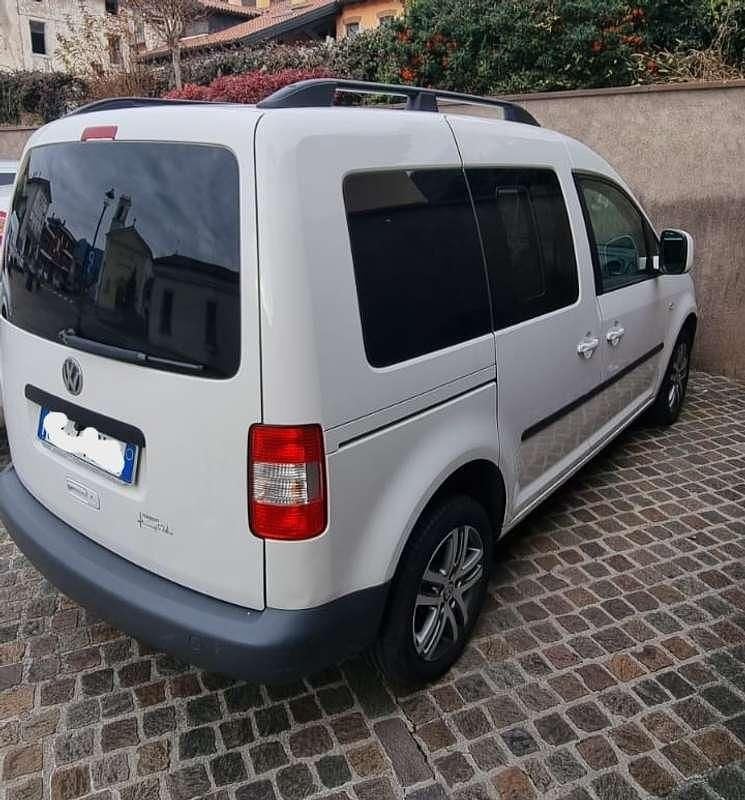 Usata VW Caddy 105 CV (77 kW) 2009 Bianco Monovolume