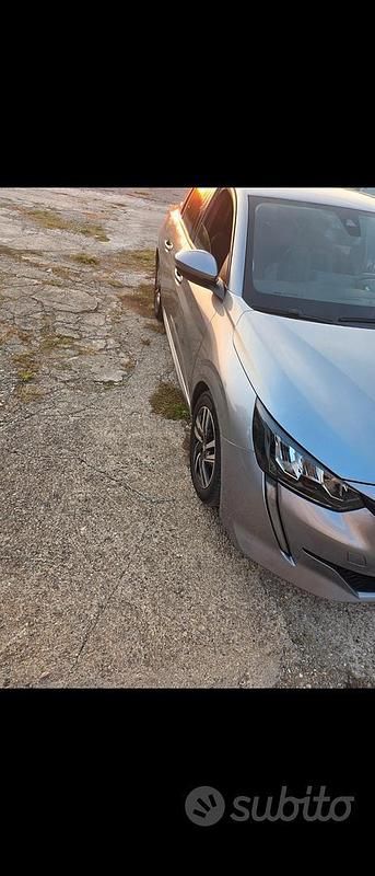 Usata Peugeot 208 Allure 101 CV (74 kW) 2021 Grigio Utilitaria