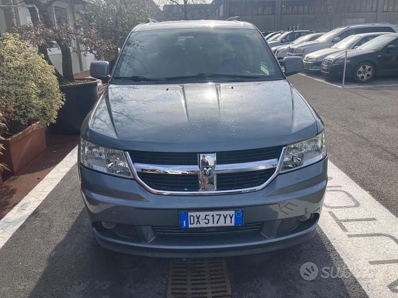 Usata Dodge Journey 140 CV (102 kW) 2009 Grigio SUV
