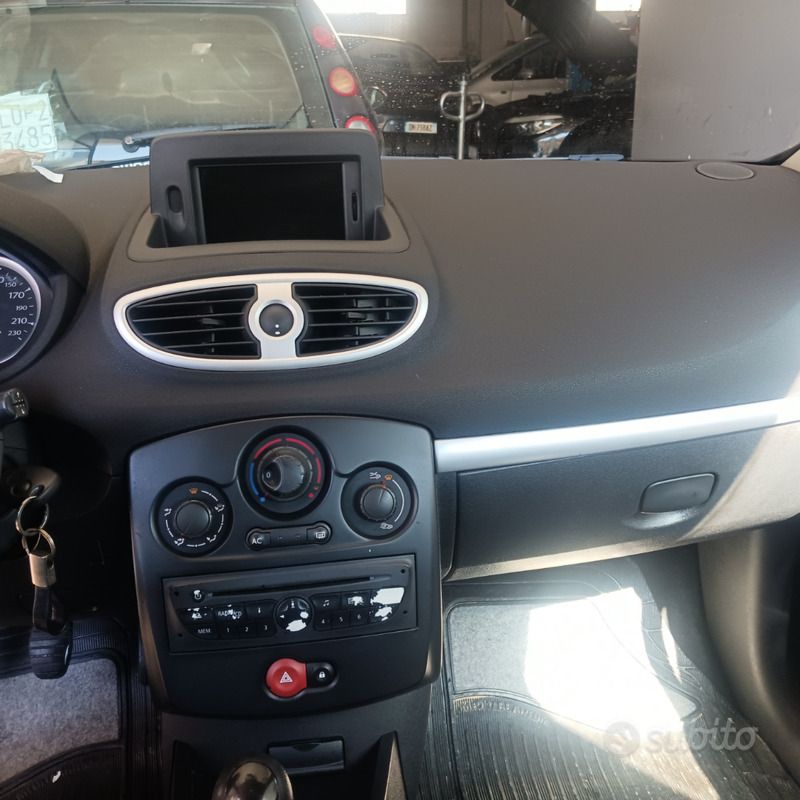 Usata Renault Clio II 58 CV (42 kW) 2010 Nero Utilitaria