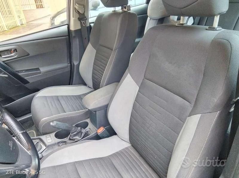 Usata Toyota Auris Touring Sports Business Edition 111 CV (81 kW) 2017 Blu/azzurro Station wagon