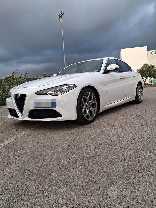 Usata Alfa Romeo Giulia 180 CV (132 kW) 2018 Bianco Berlina