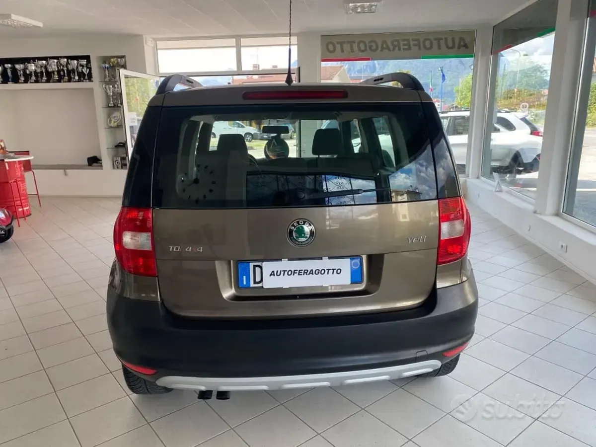 Usata Skoda Yeti Adventure 140 CV (102 kW) 2009 Marrone SUV