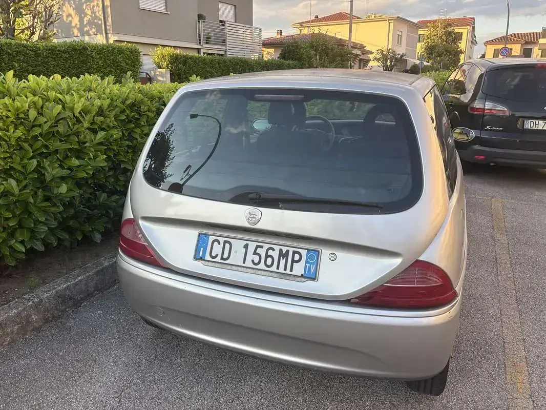 Usata Lancia Ypsilon 60 CV (44 kW) 2003 Utilitaria